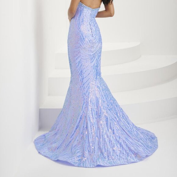 Dress - Picture 6 of 6